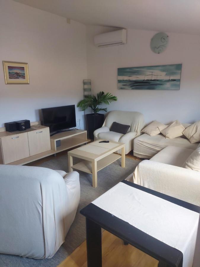 Apartman Marina Sa Parkingom Jelsa  Bagian luar foto